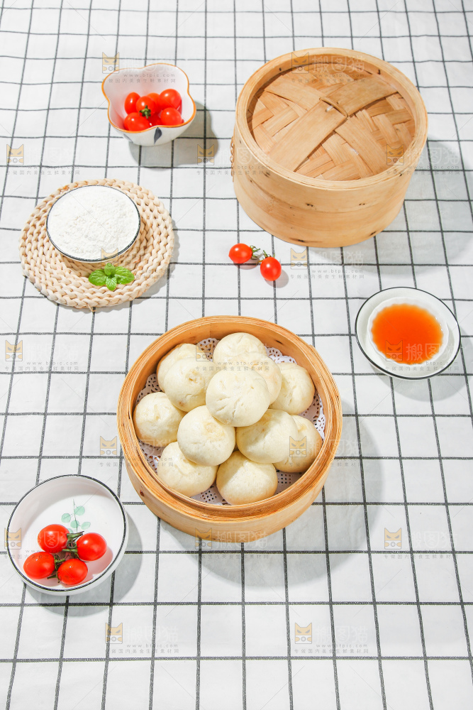 浅底上的发面小笼包