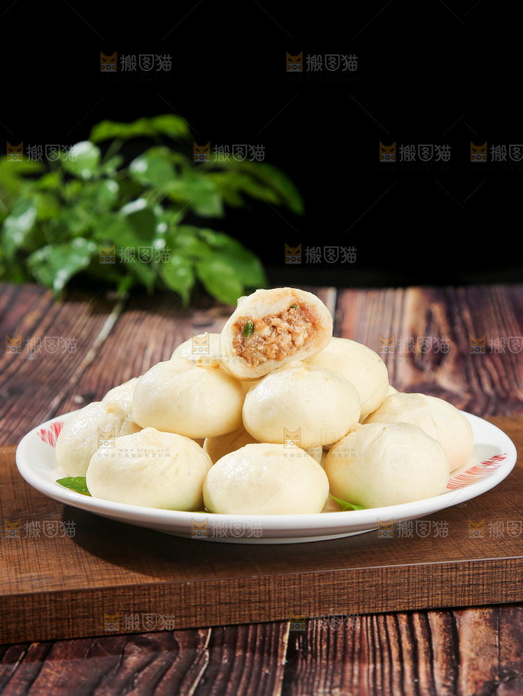 木底上的发面小笼包