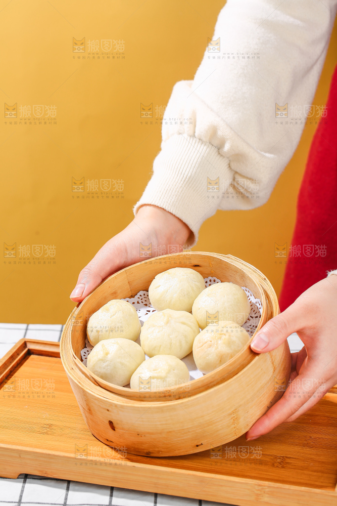 浅底上的发面小笼包