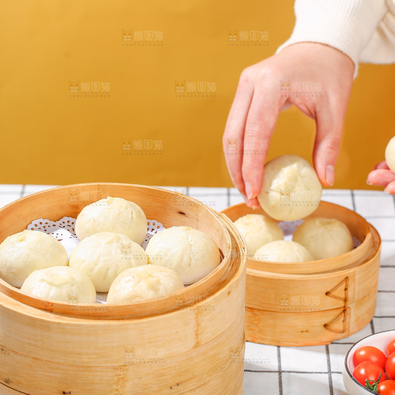 浅底上的发面小笼包