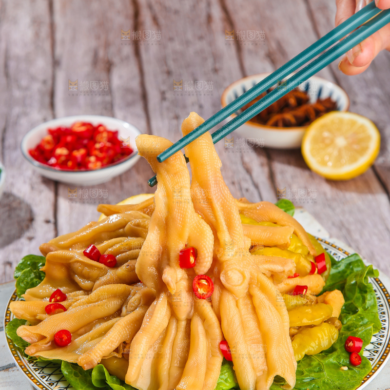 木底上的无骨鸭掌