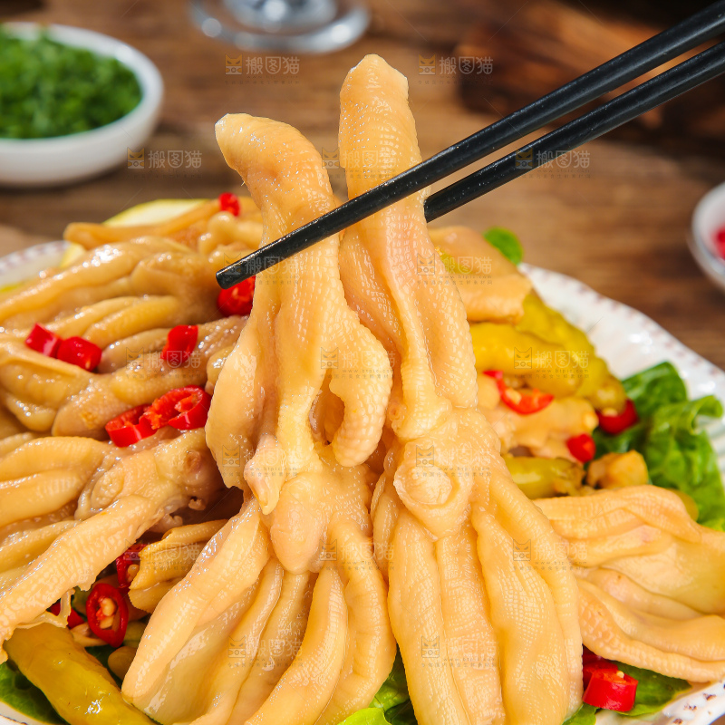 木底上的无骨鸭掌