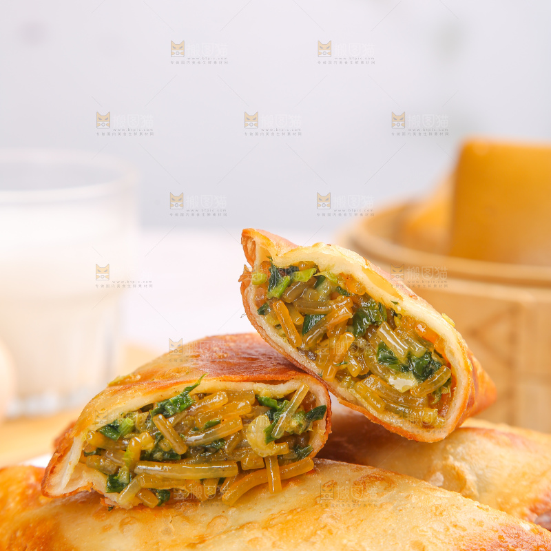 浅底上的脆皮菜饺