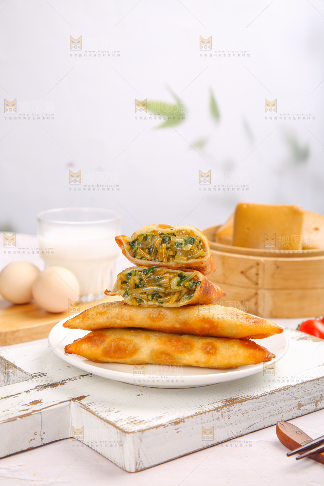 浅底上的脆皮菜饺