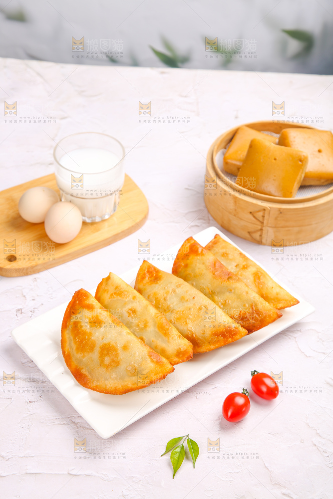 浅底上的脆皮菜饺