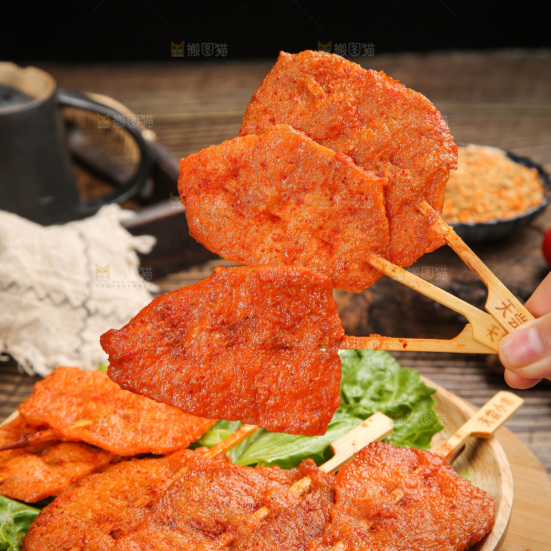 深底上的里脊肉串