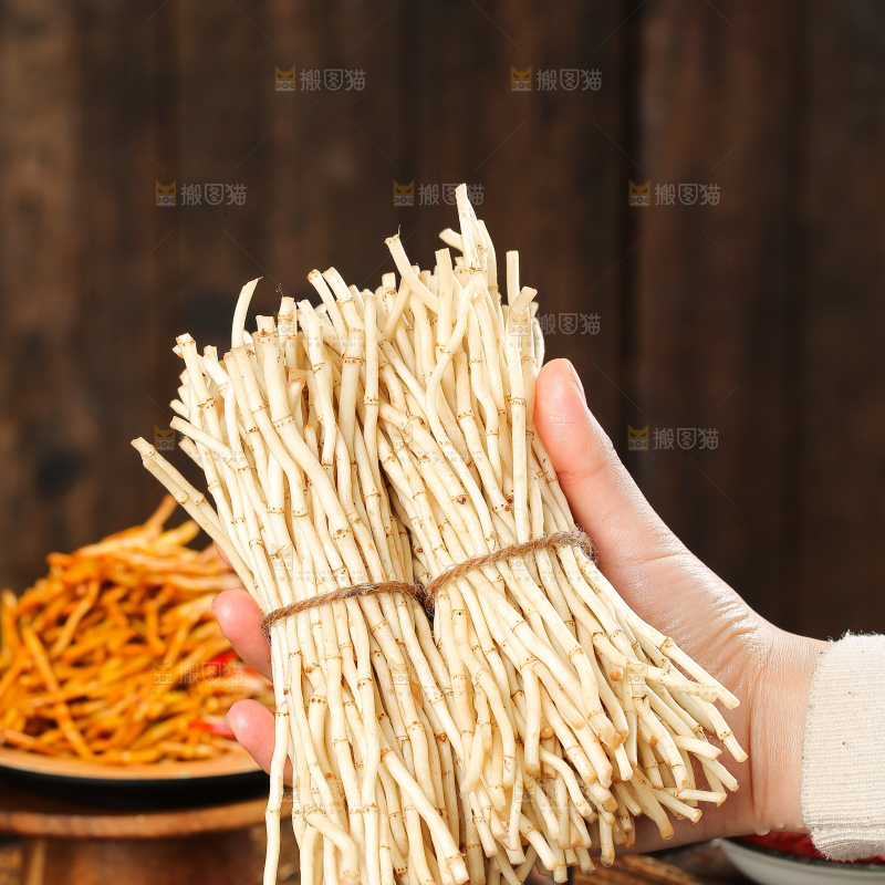 深底上的新鲜折耳根