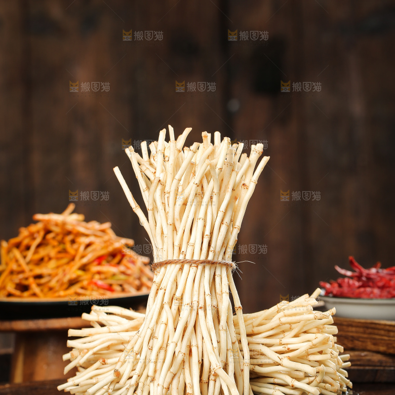 深底上的新鲜折耳根