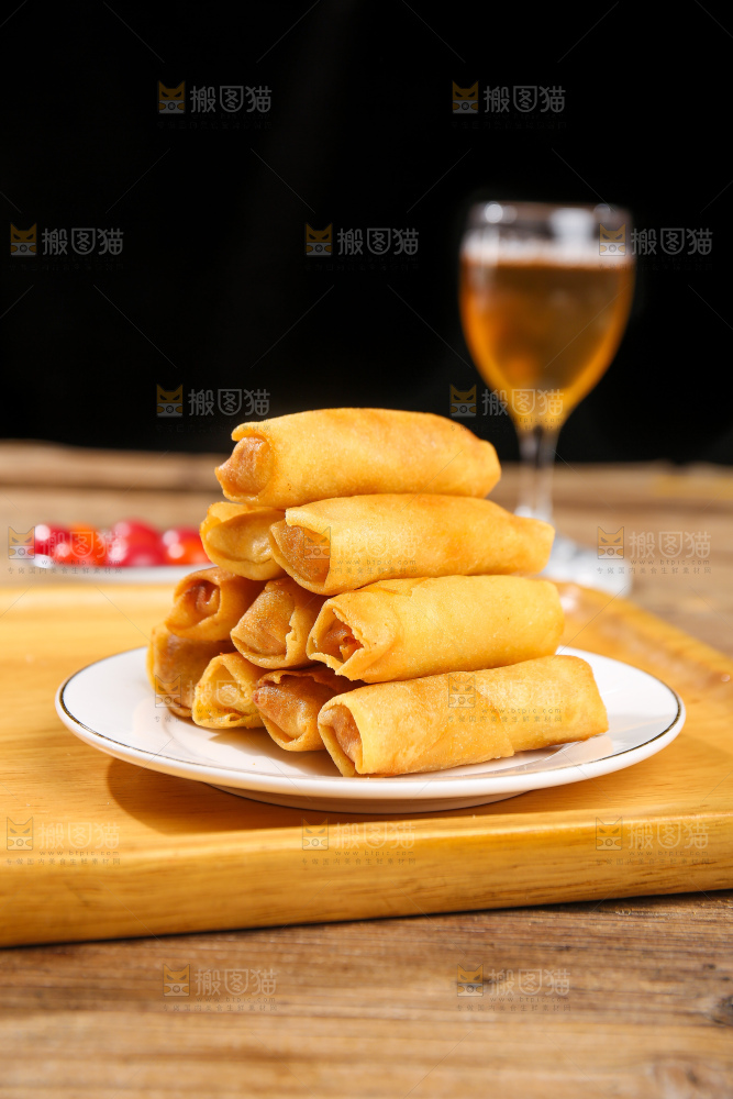 深底上的素春卷