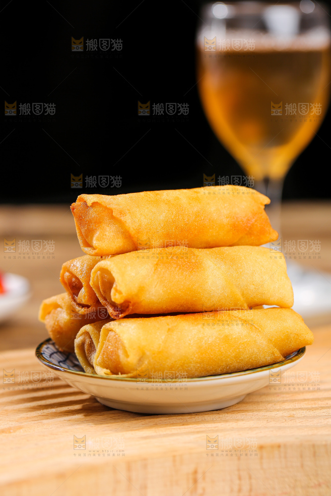 深底上的素春卷