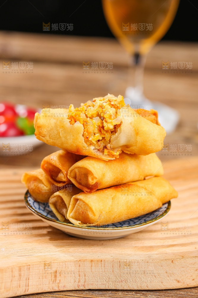 深底上的素春卷