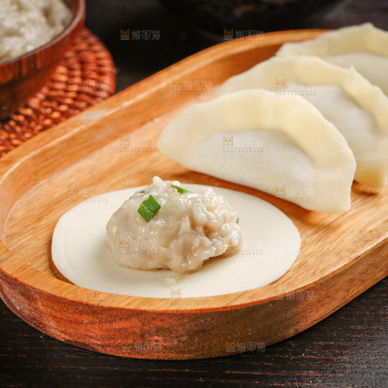 深底上的鲅鱼馅饺子