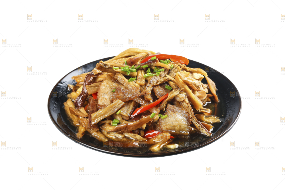 盘子里的茄子干炒腊肉