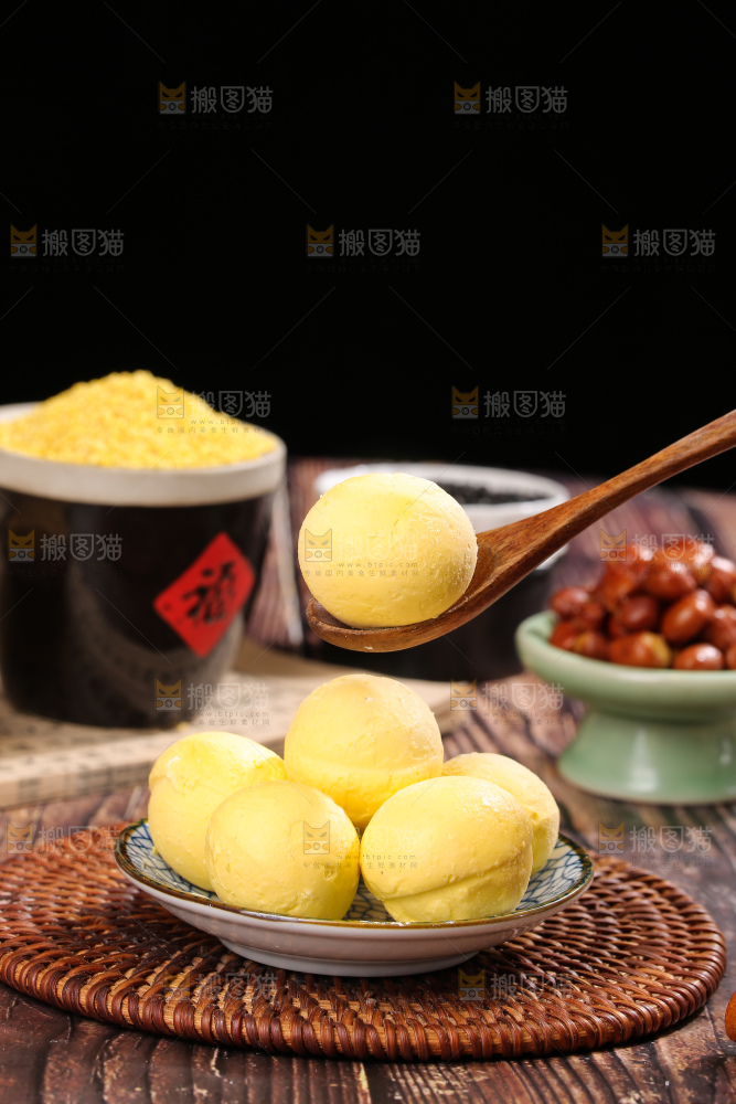 深底上的大黄米汤圆