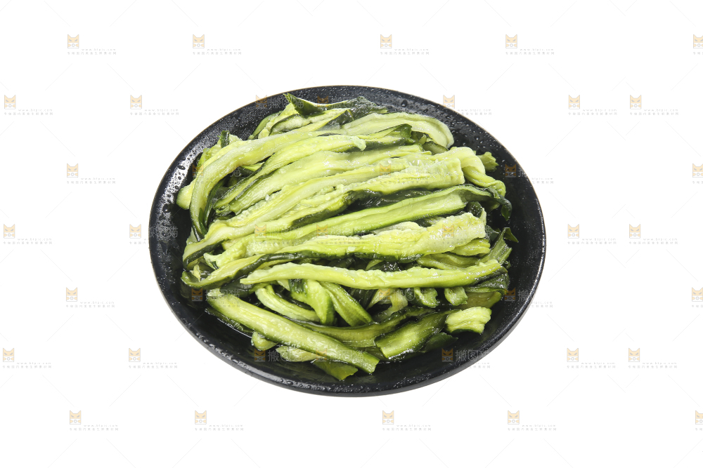 白底上的干黄瓜条