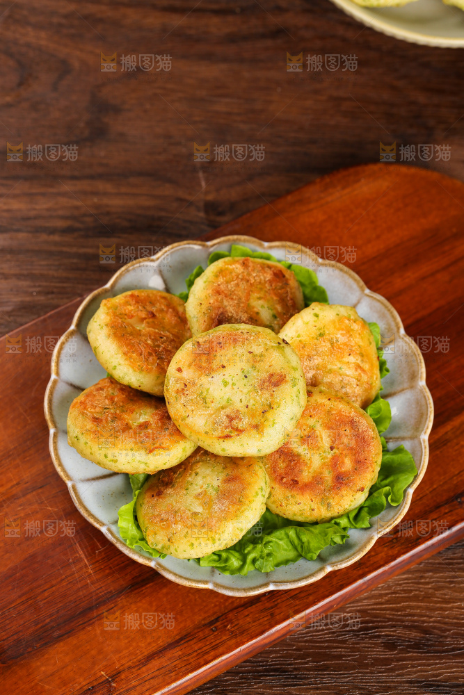 深底上的鳕鱼鲜虾饼