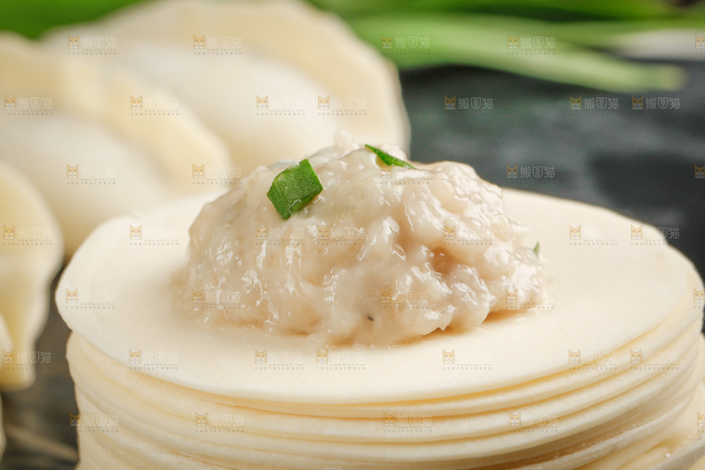 深底上的鲅鱼馅饺子