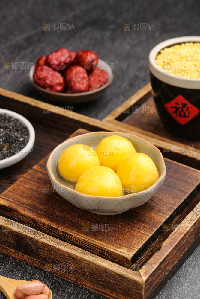 深底上的大黄米汤圆