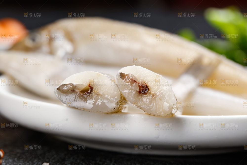 深底上的沙丁鱼