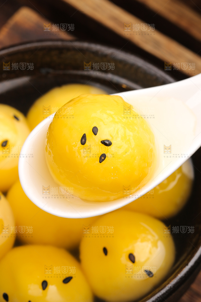 深底上的大黄米汤圆