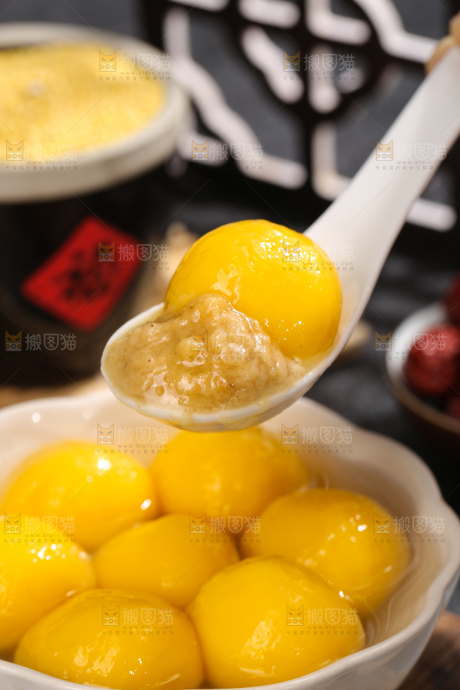 深底上的大黄米汤圆
