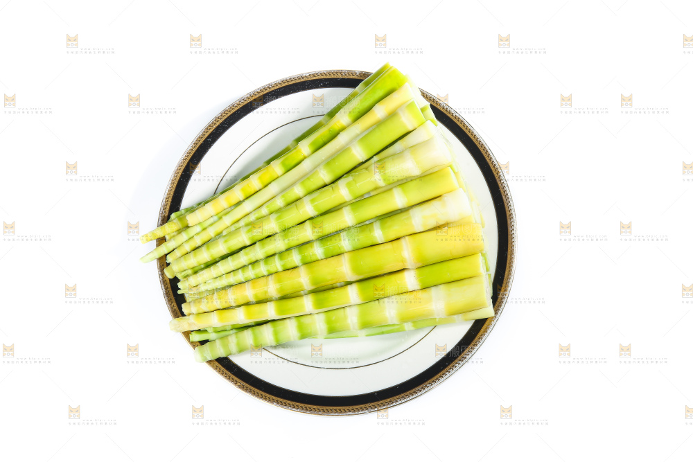 白底上的泡笋尖