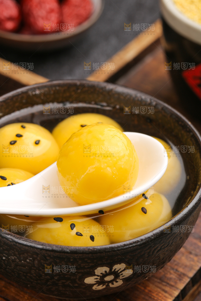 深底上的大黄米汤圆