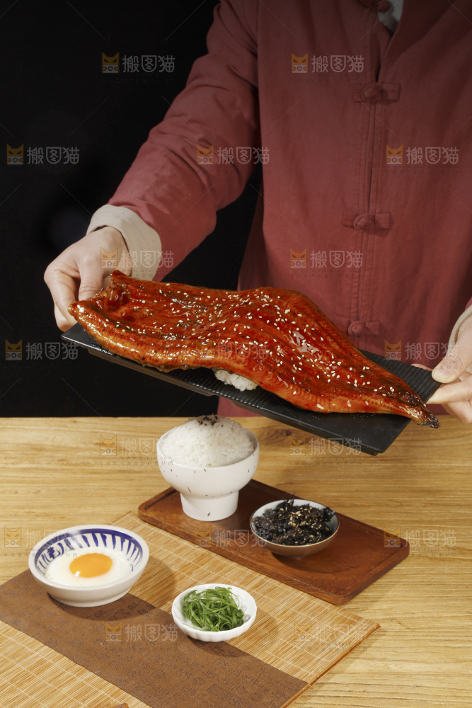 深底上的照烧鳗鱼