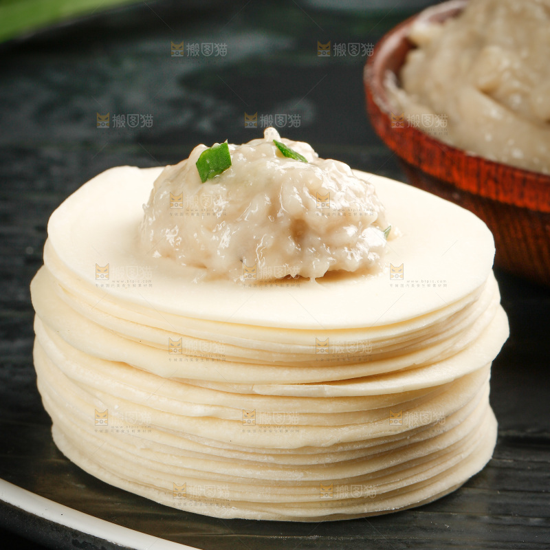 深底上的鲅鱼馅饺子
