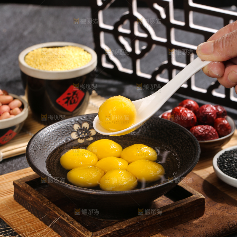 深底上的大黄米汤圆