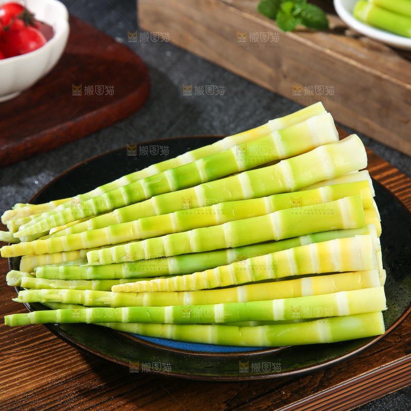 深底上的泡笋尖