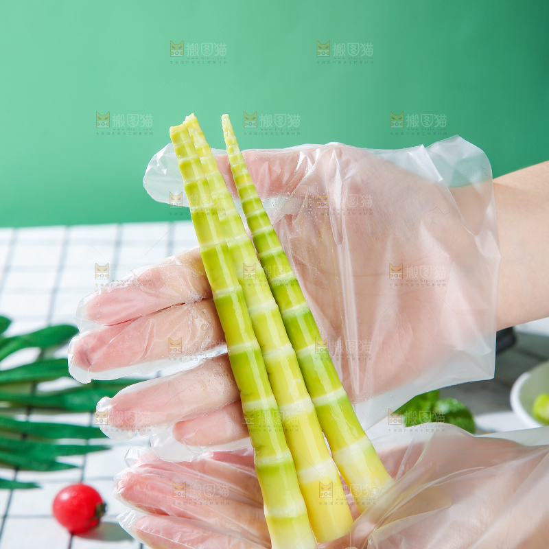 浅底上的笋尖