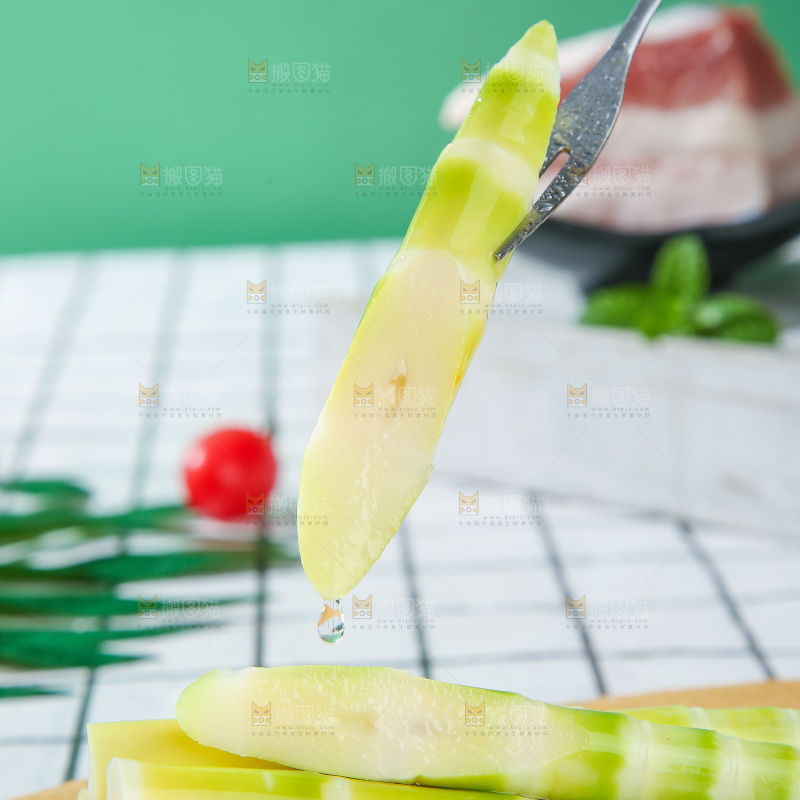 浅底上的笋尖