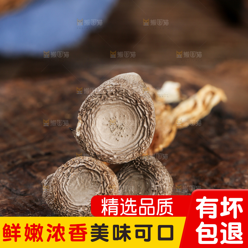 深底上的鹿茸菇