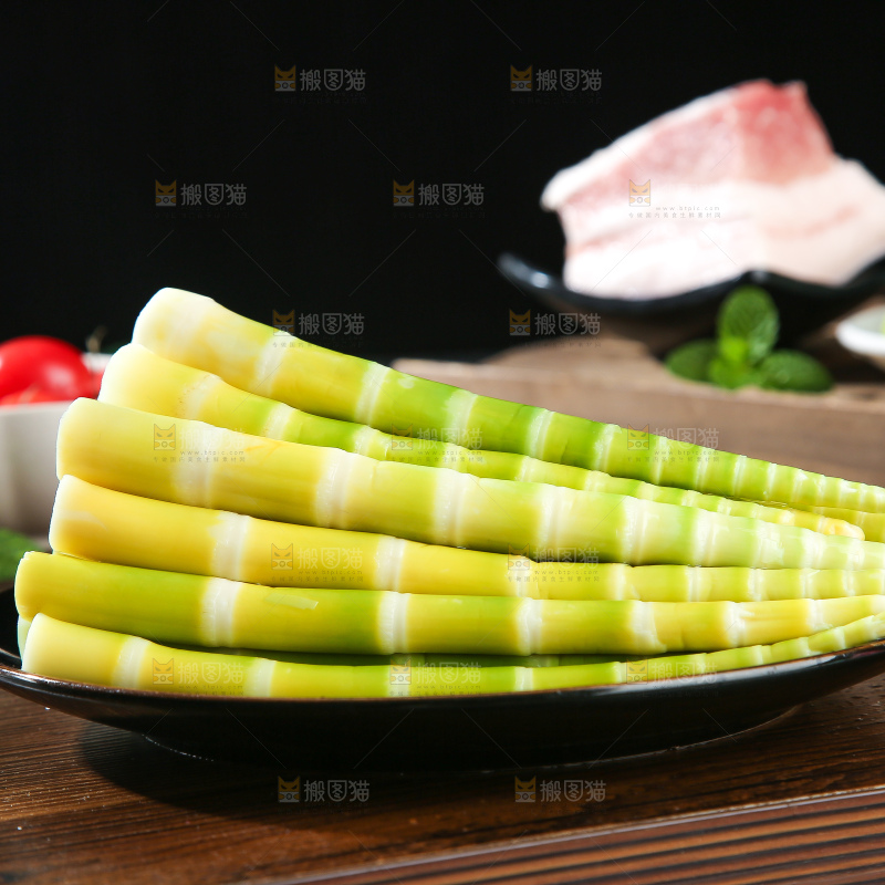 深底上的泡笋尖