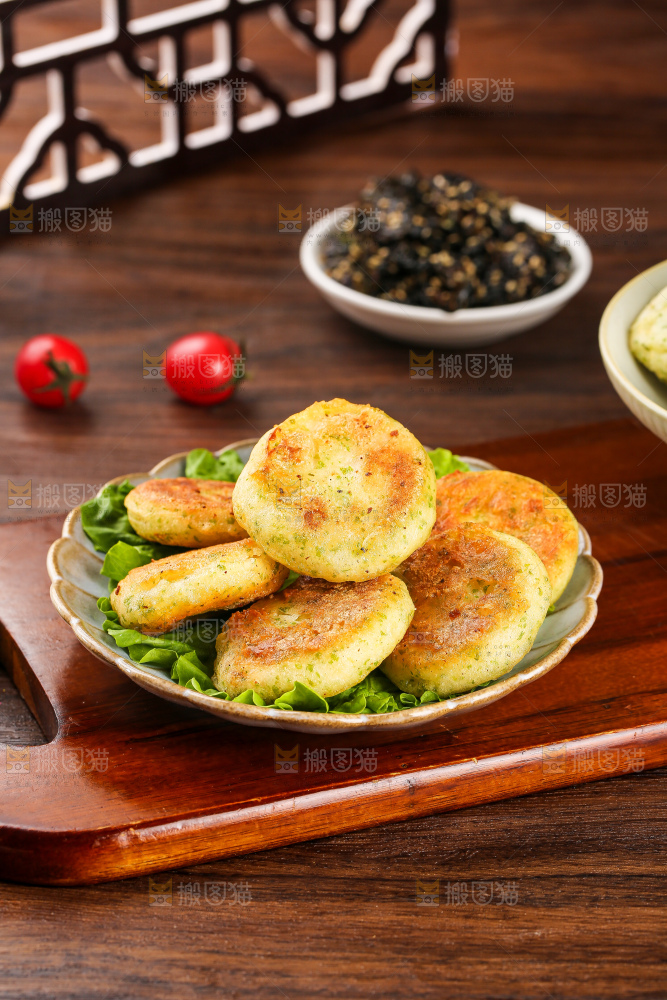深底上的鳕鱼鲜虾饼