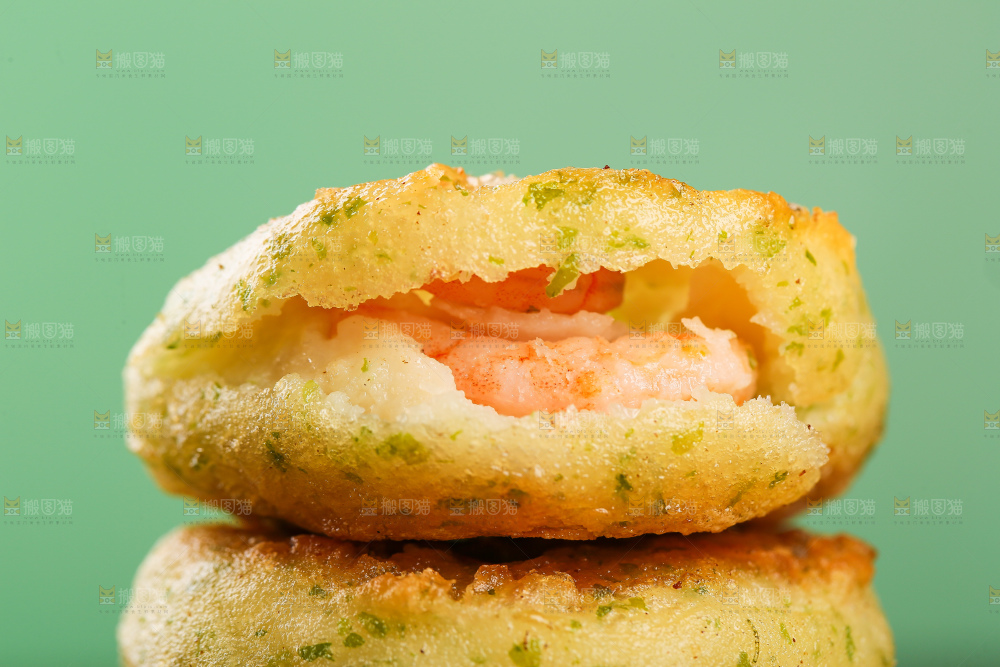 深底上的鳕鱼鲜虾饼