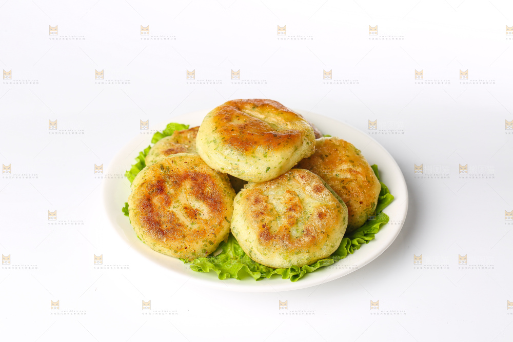 白底上的鳕鱼鲜虾饼