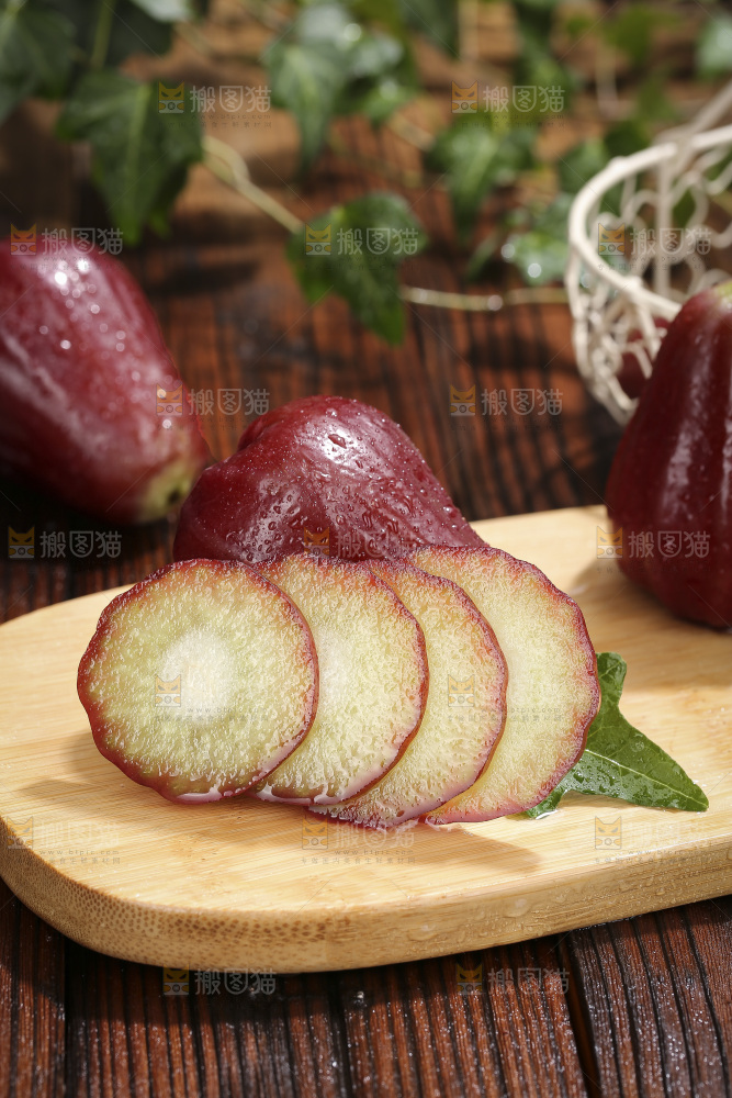 深底上的黑金刚莲雾