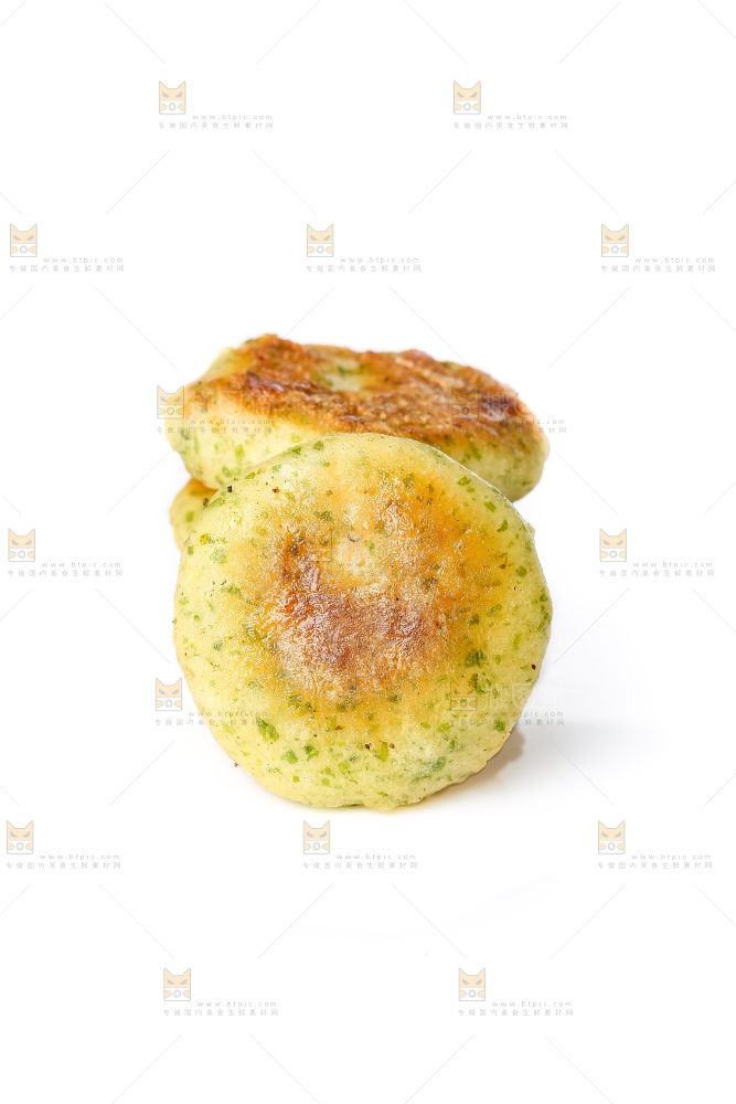 白底上的鳕鱼鲜虾饼