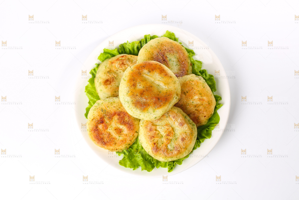 白底上的鳕鱼鲜虾饼