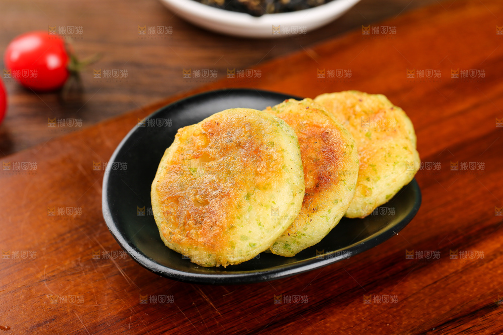 深底上的鳕鱼鲜虾饼