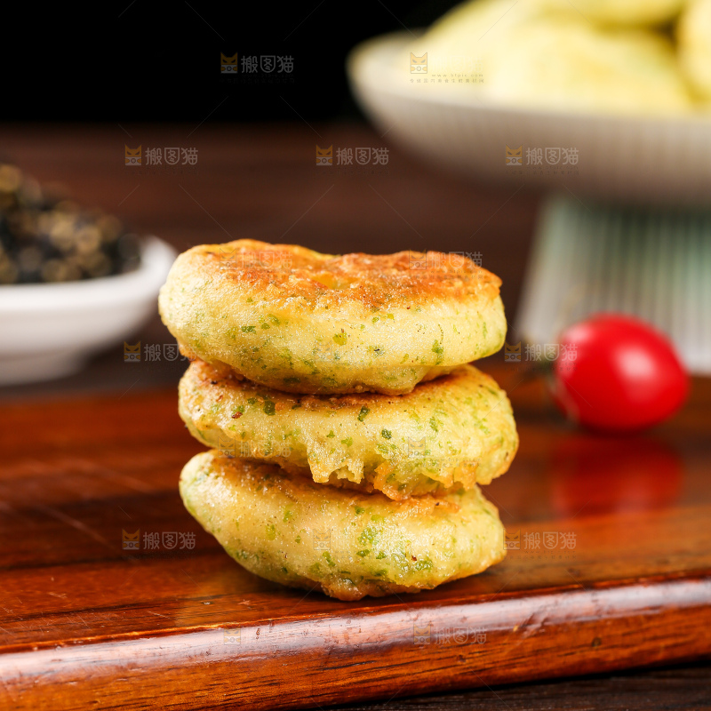 深底上的鳕鱼鲜虾饼