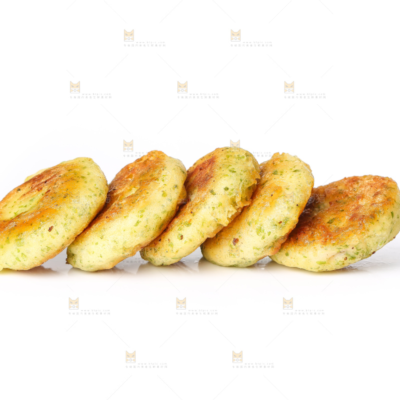 白底上的鳕鱼鲜虾饼