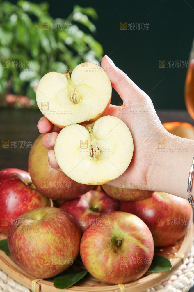 深底上的丑苹果