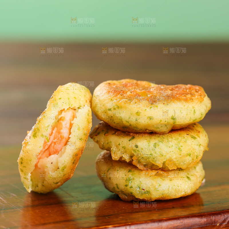 深底上的鳕鱼鲜虾饼