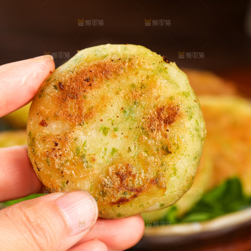深底上的鳕鱼鲜虾饼