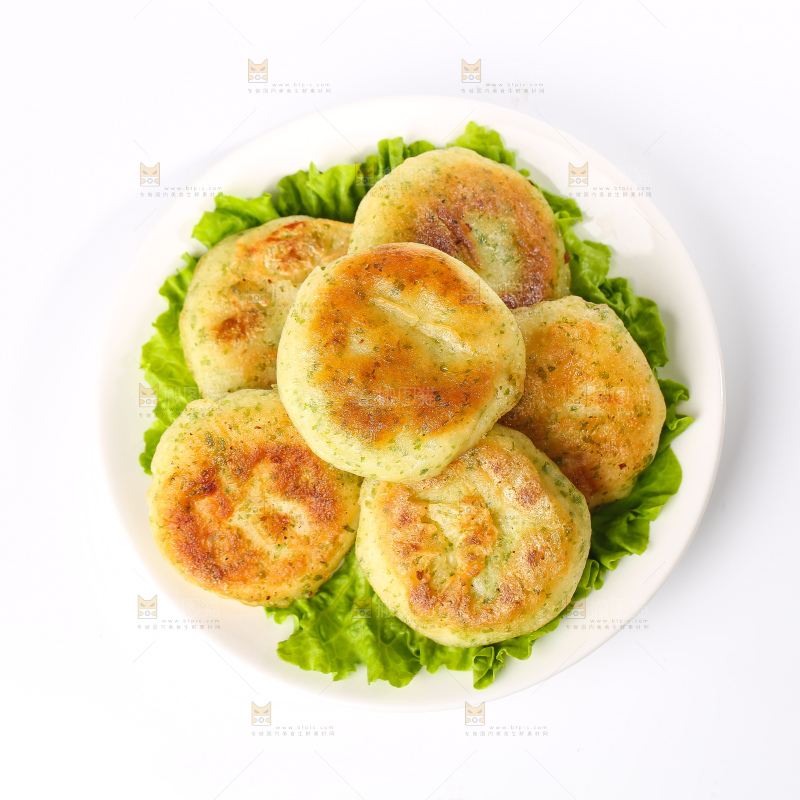 白底上的鳕鱼鲜虾饼