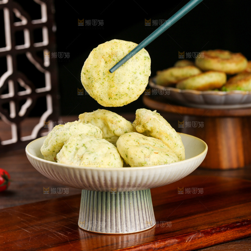 深底上的鳕鱼鲜虾饼