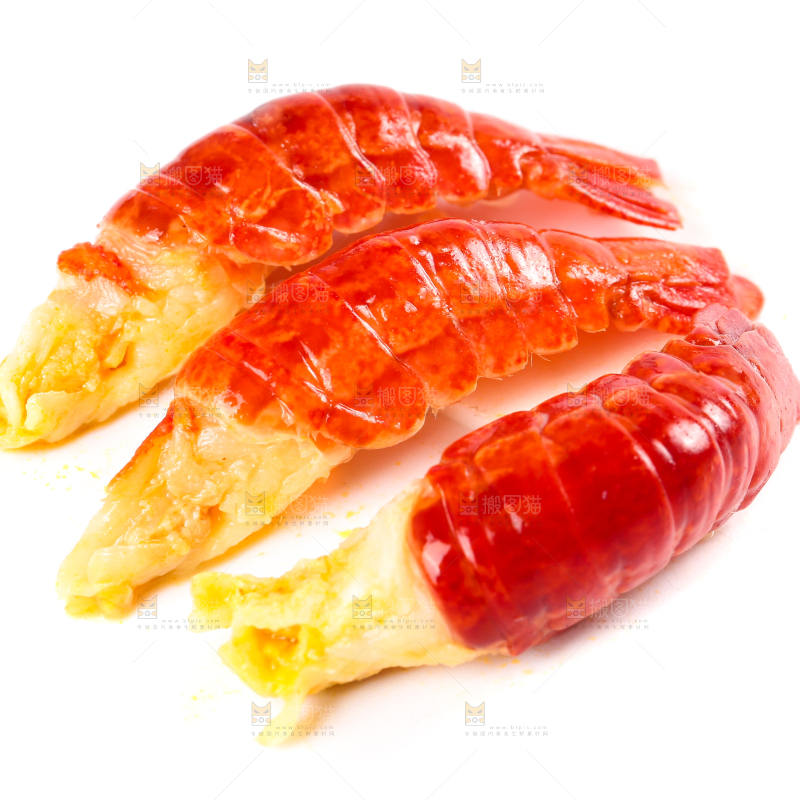 白底上放着虾尾